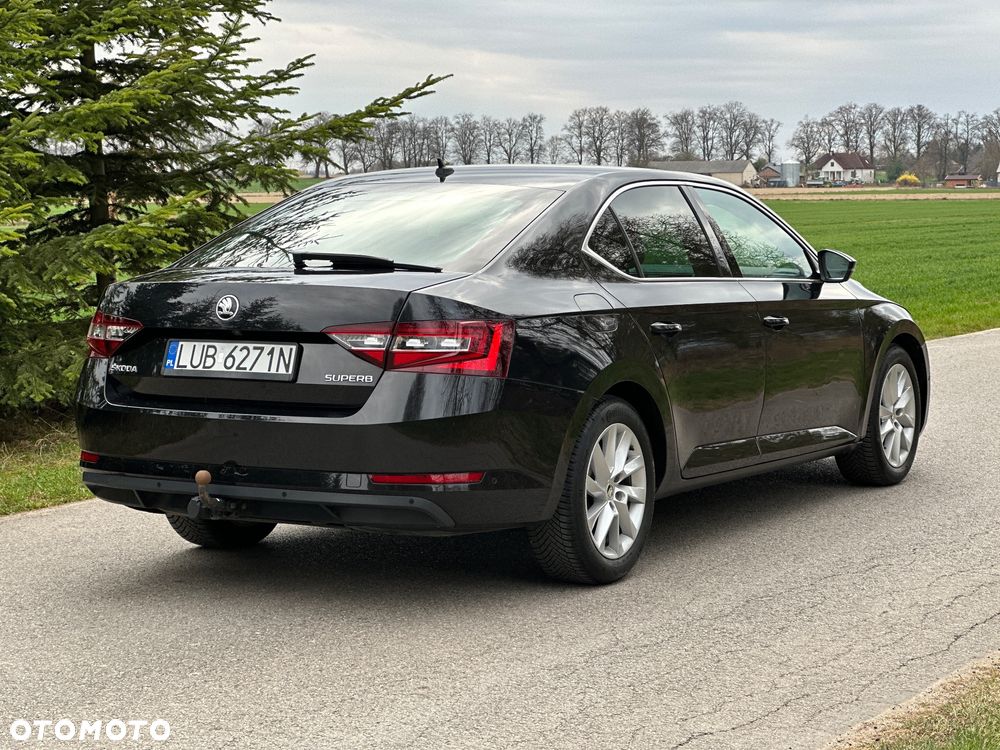 Skoda Superb 2.0 TDI Premium Edition - 5