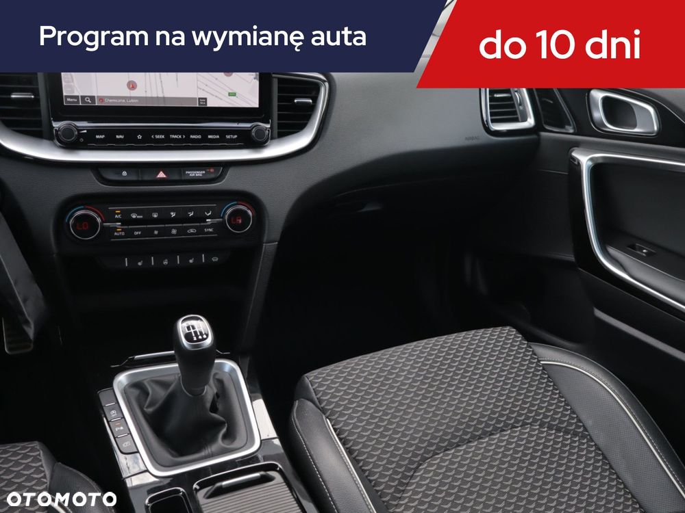 Kia Ceed - 10