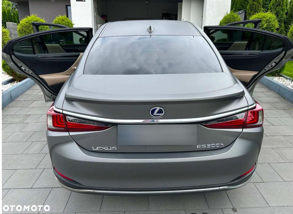 Lexus ES 300h Business Edition - 12