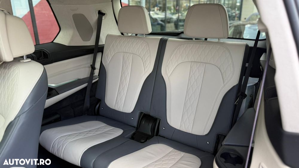 BMW X7 M60i xDrive AT MHEV - 16