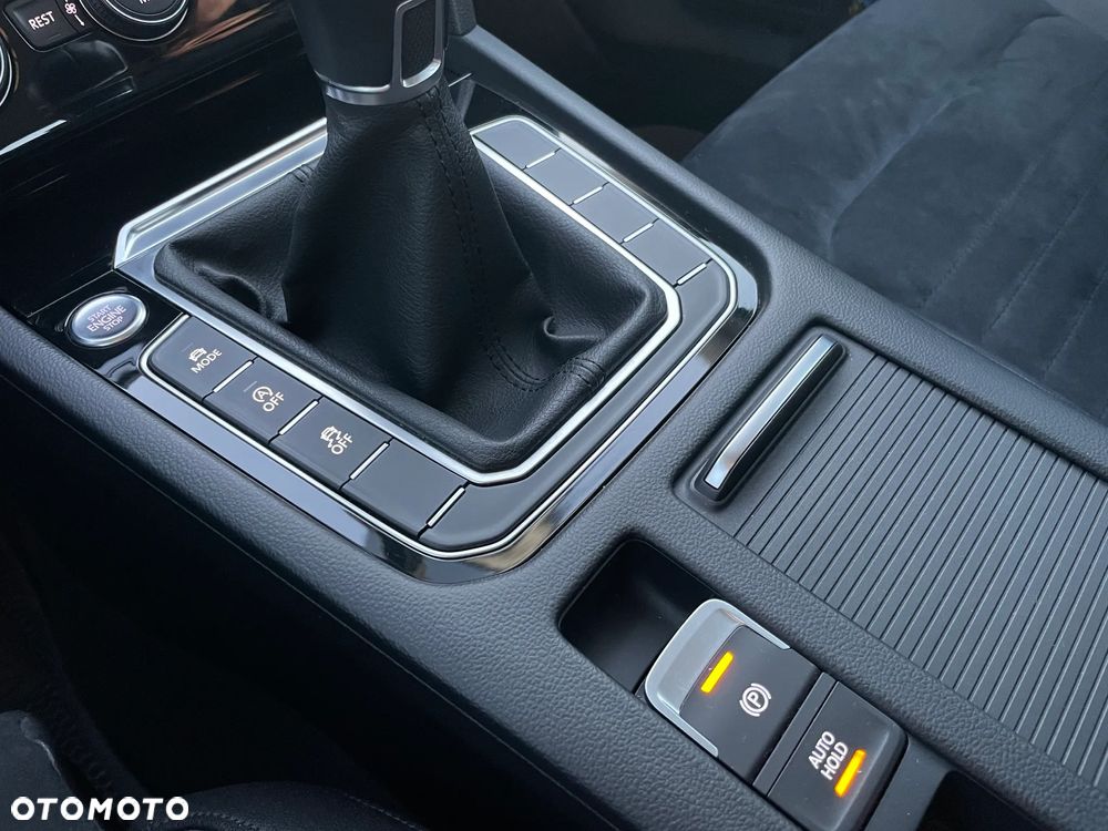 Volkswagen Passat 1.8 TSI BMT Highline - 25