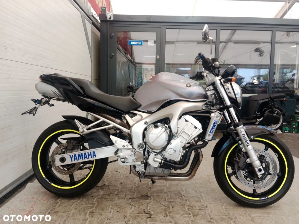 Yamaha FZ - 32