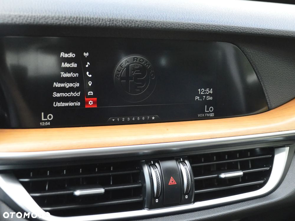 Alfa Romeo Stelvio 2.0 Turbo 16V AT8-Q4 Lusso Ti - 32