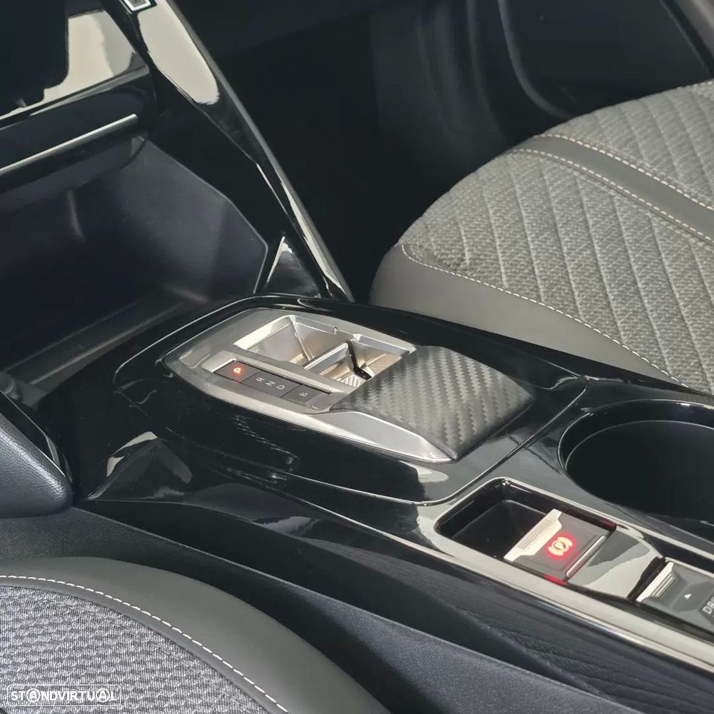 Peugeot e-2008 54 kWh Allure - 33
