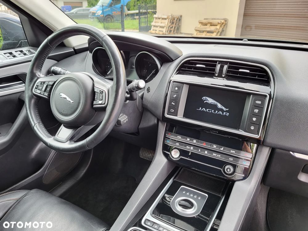Jaguar F-Pace 2.0 i4D AWD Pure - 21