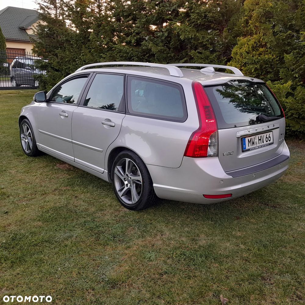 Volvo V50 2012 photo 2