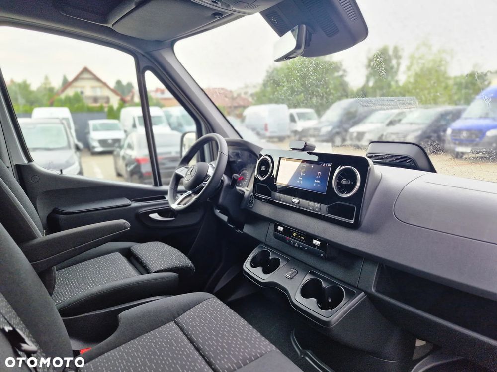 Mercedes-Benz Sprinter - 29