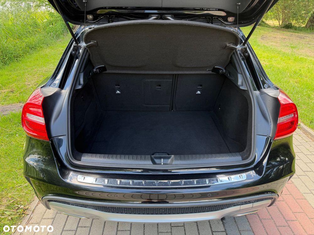 Mercedes-Benz GLA 200 AMG Line - 9