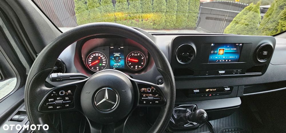 Mercedes-Benz Sprinter - 9