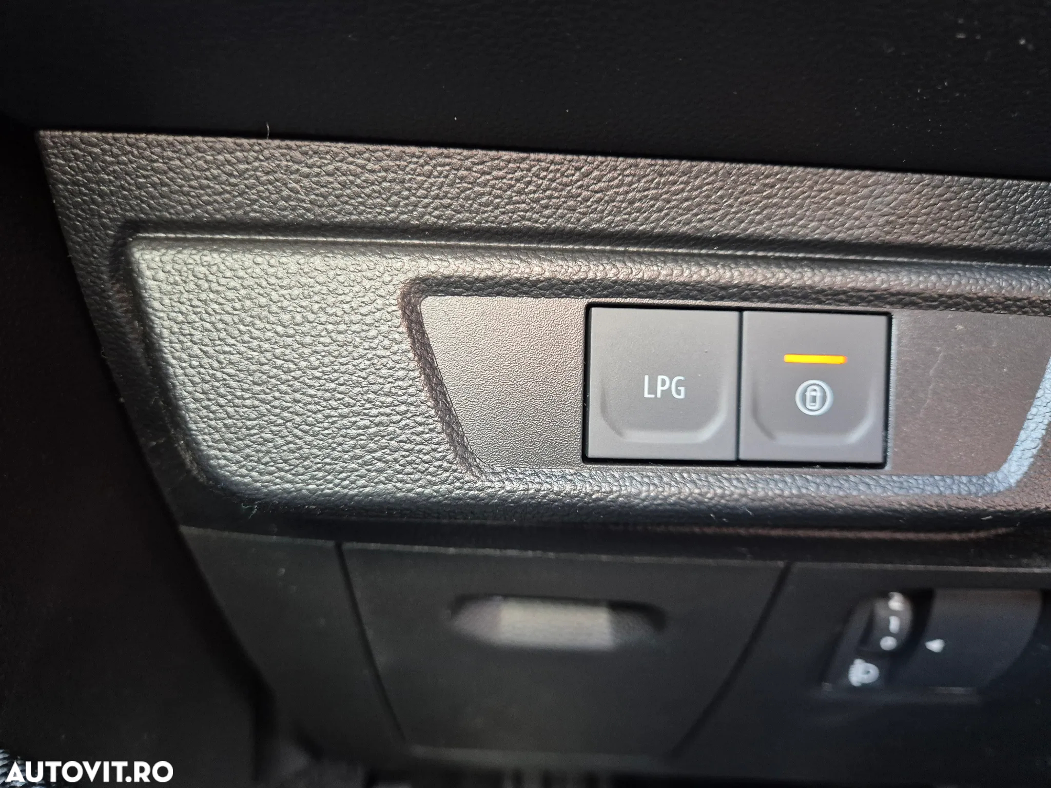 Dacia Logan ECO-G 100 MT6 Journey - 9