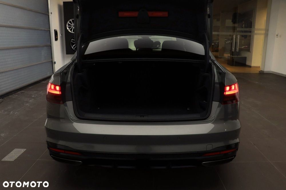 Audi A4 Limousine - 8