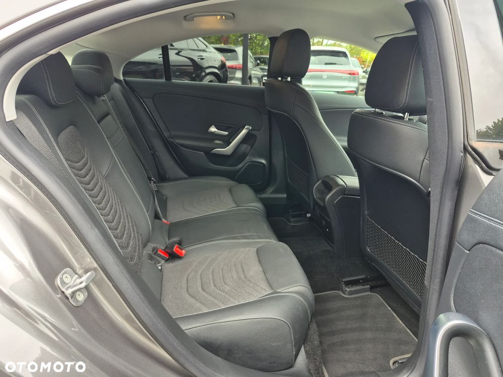 Mercedes-Benz CLA 180 7G-DCT - 26