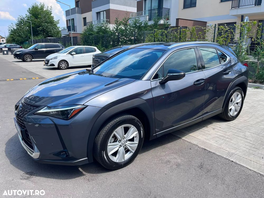 Lexus UX 250h FWD Executive - 9
