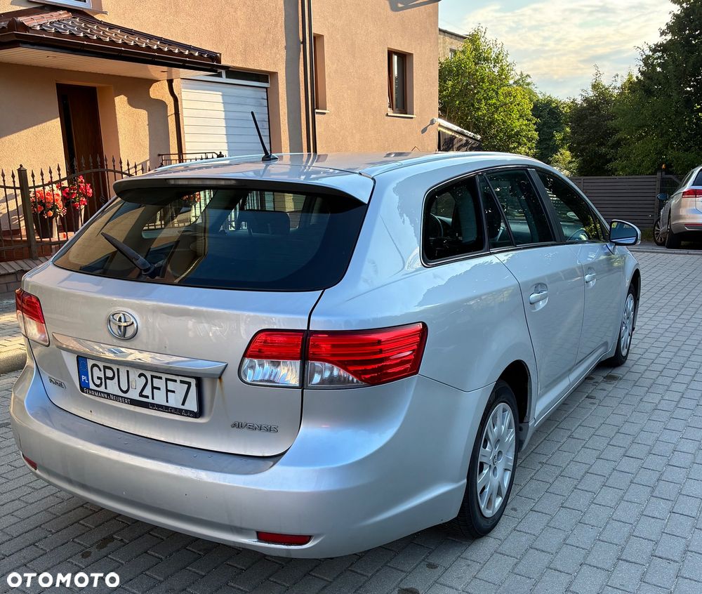 Toyota Avensis 2.0 D-4D - 6
