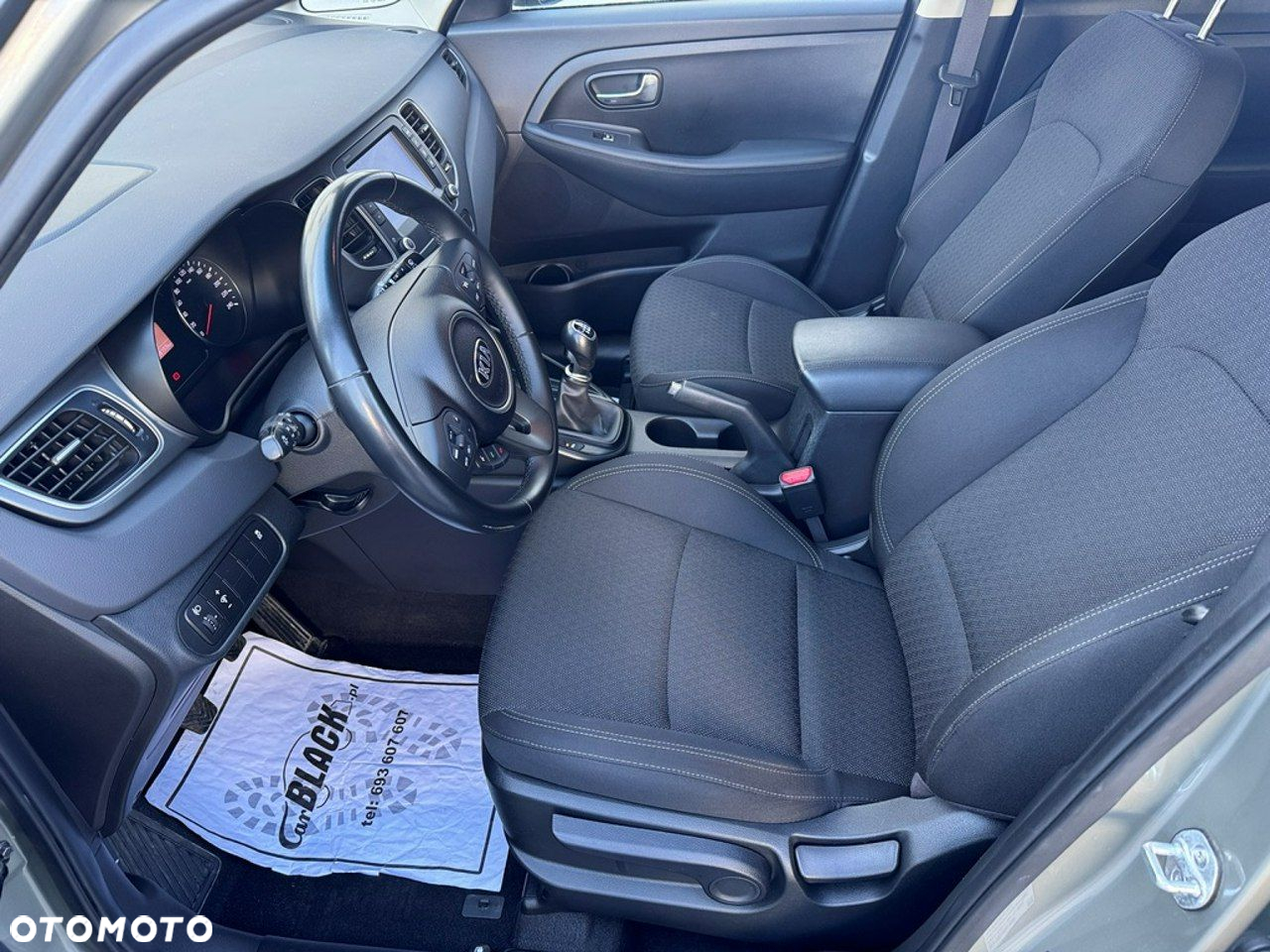 Kia Carens - 6