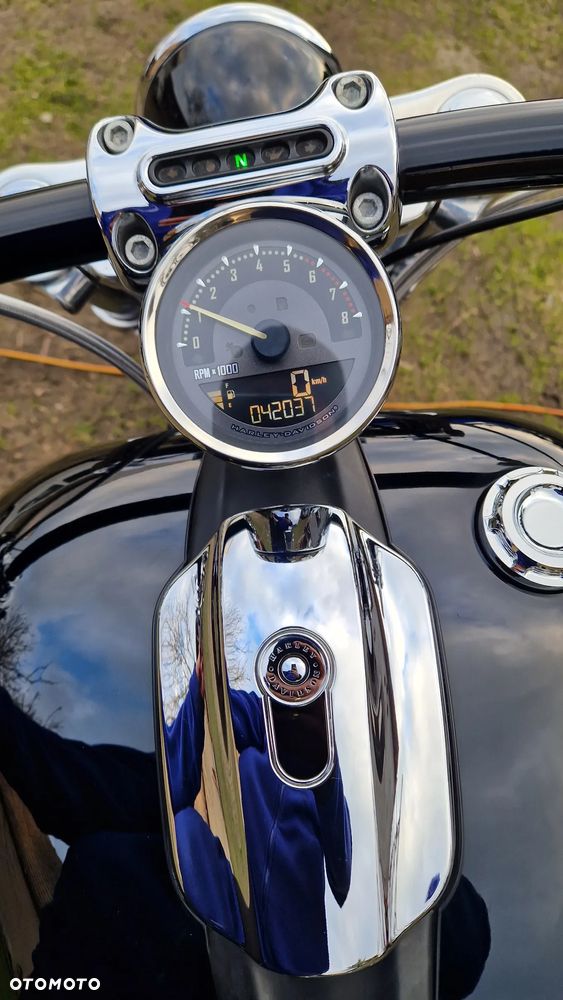 Harley-Davidson Softail Breakout - 11