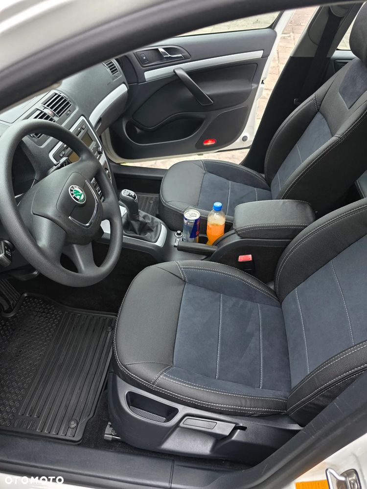 Skoda Octavia 1.6 Ambiente EU5 - 34