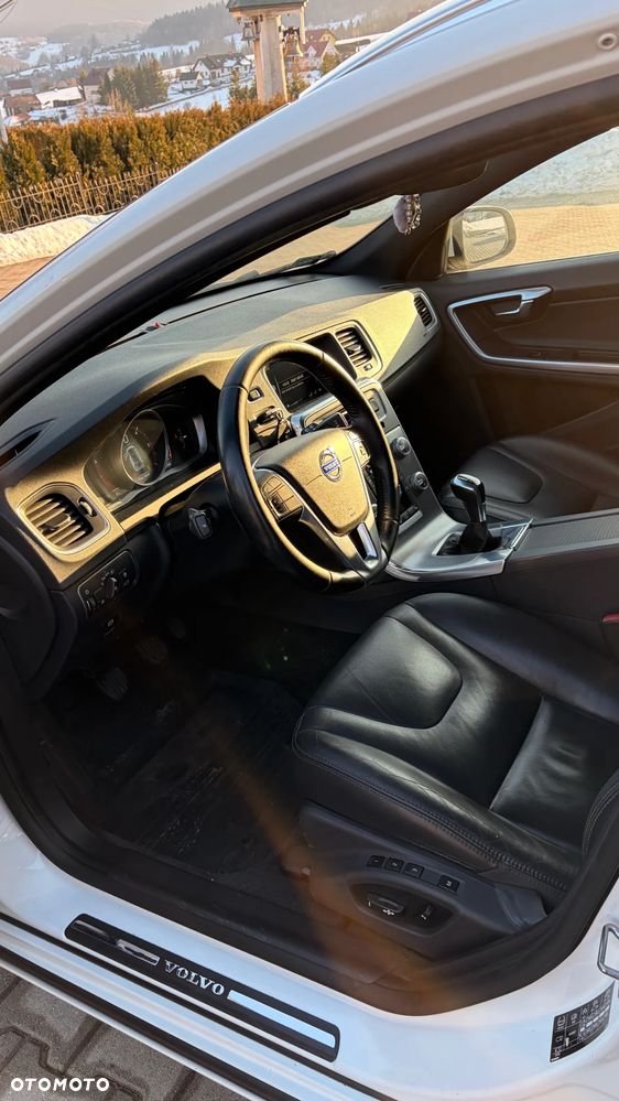 Volvo V60 D4 Summum - 11