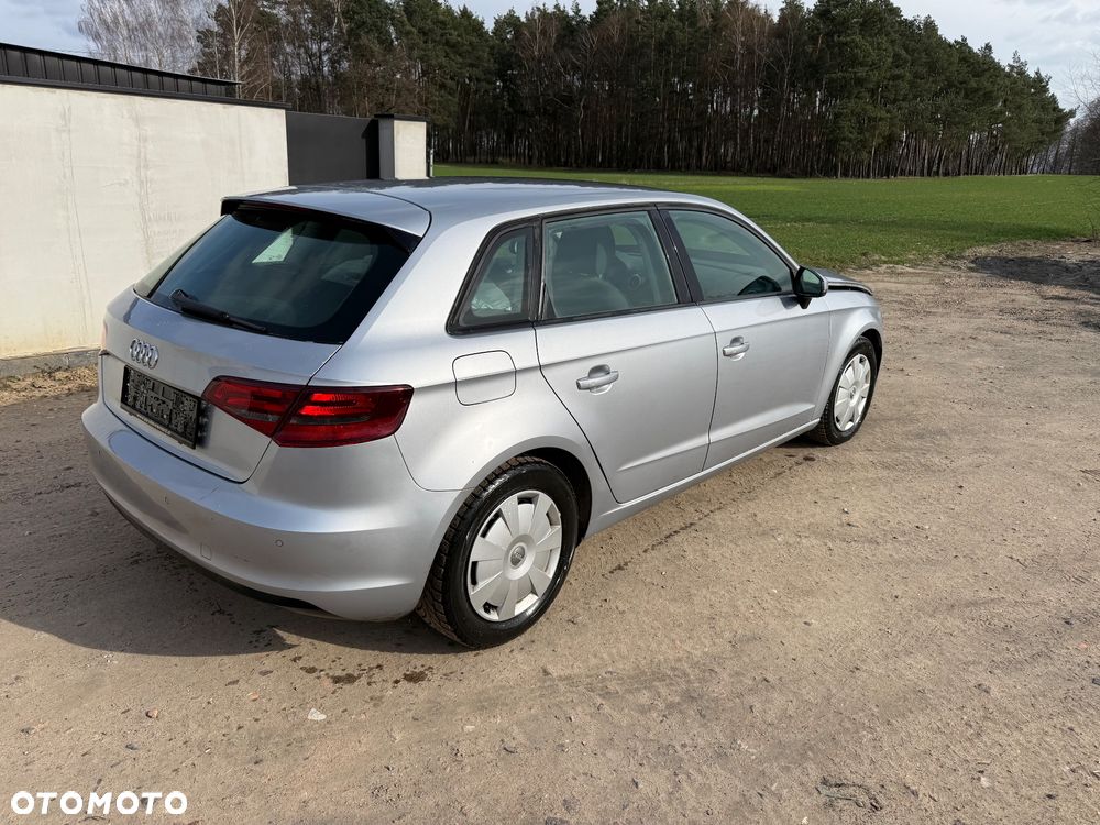 Audi A3 Sportback - 1