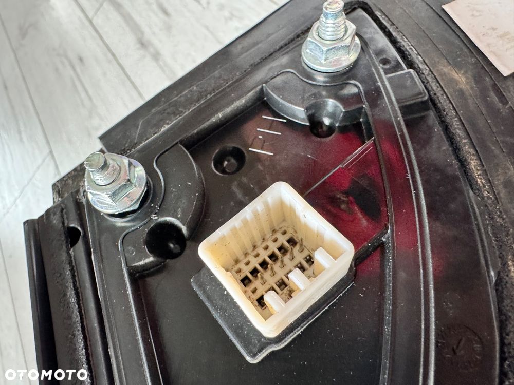 KIA STONIC UD LUSTERKO PRAWE 5 PIN EUROPA - 4