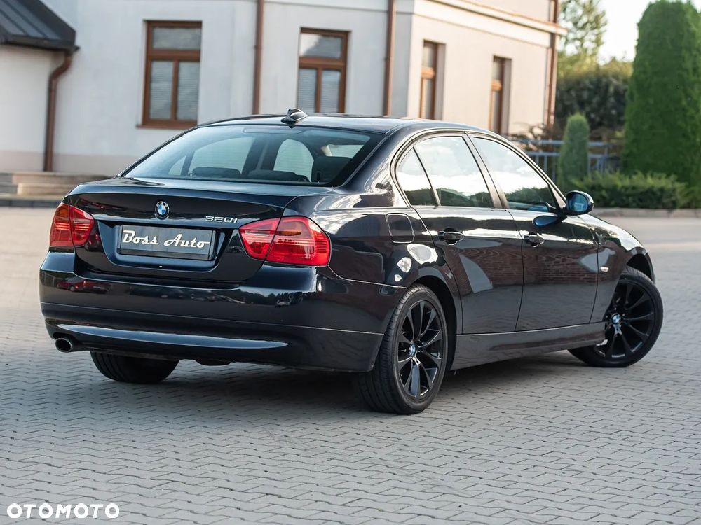 BMW Seria 3 320i Edition Exclusive - 13