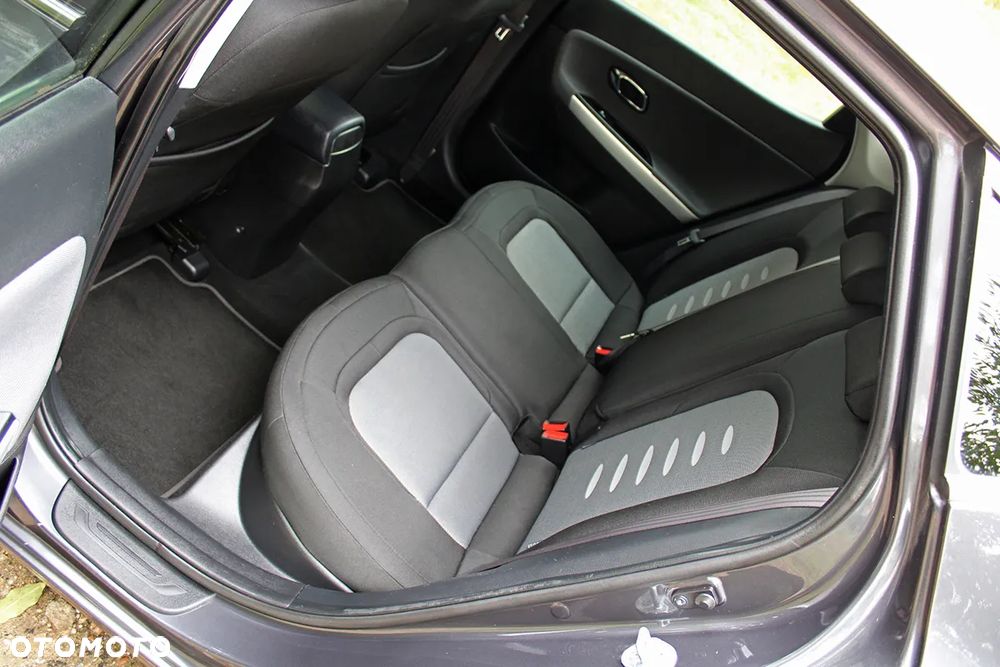 Kia Ceed 1.6 CRDi 128 Fifa World Cup Edition - 20