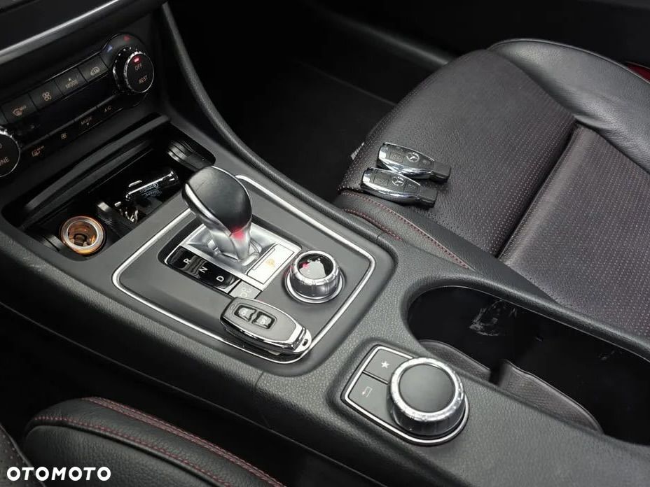 Mercedes-Benz CLA AMG 45 4Matic 7G-DCT - 12