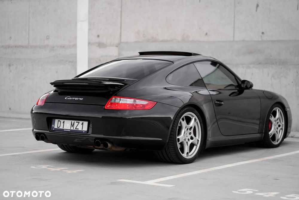 Porsche 911 Carrera - 18