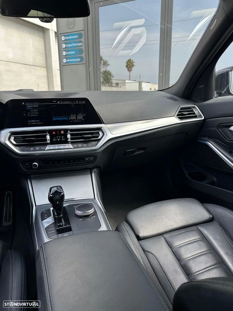 BMW 330 e Pack Desportivo M Pro Auto - 23