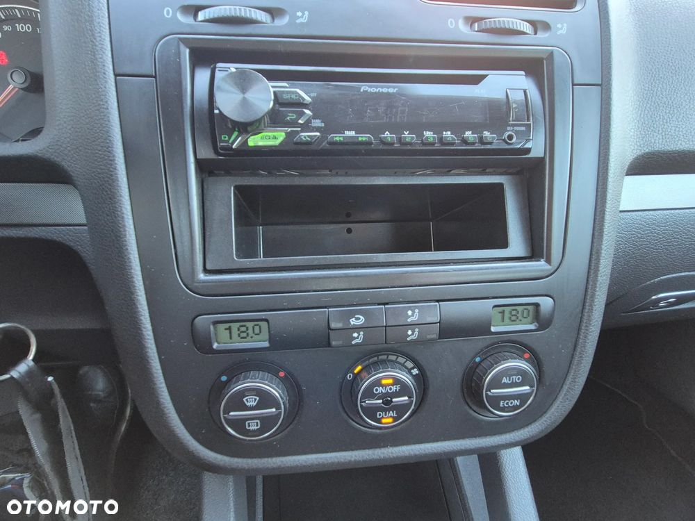 Volkswagen Golf 2.0 FSI Comfortline - 15