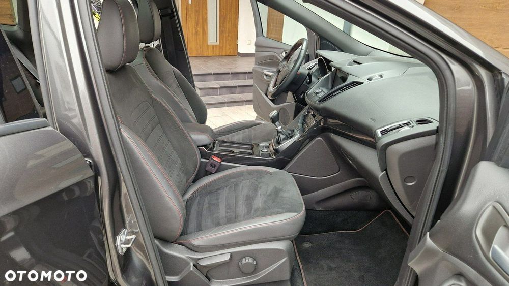 Ford Kuga 1.5 EcoBoost 2x4 ST-Line - 19