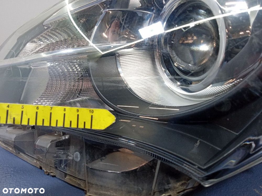 TOYOTA YARIS III LIFT REFLEKTOR LEWY PRZÓD EU - 11