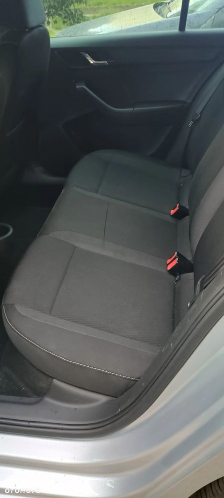 Skoda RAPID 1.6 TDI DPF Ambition Max - 12