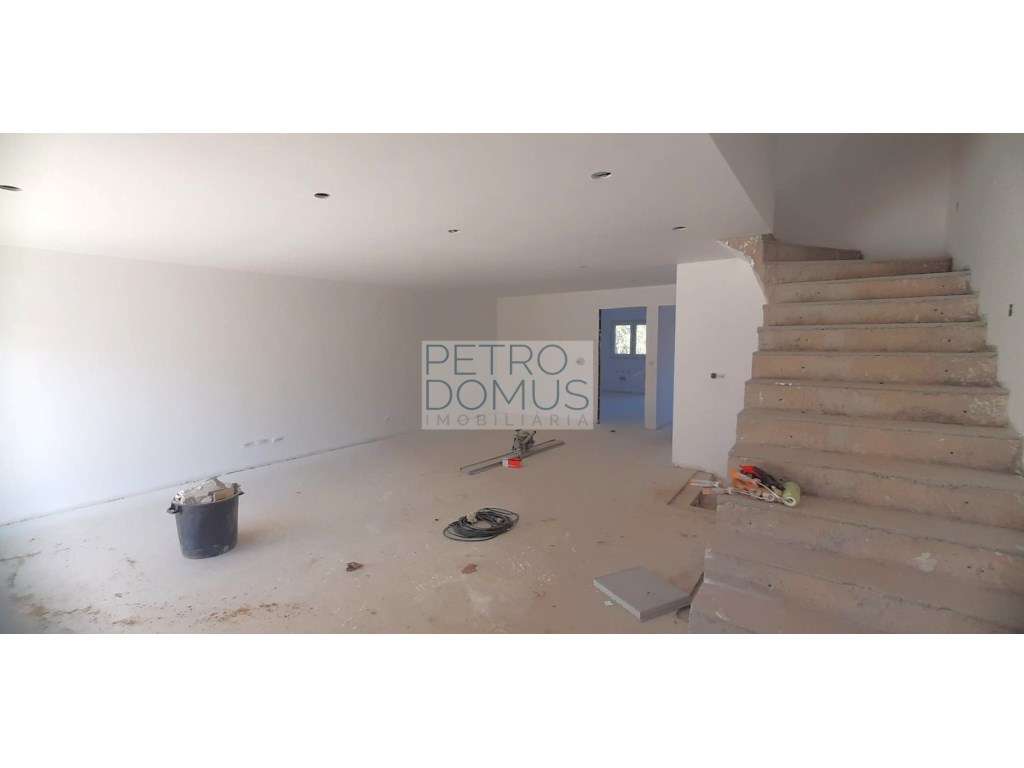 MORADIA T4+SÓTÃO AMPLO COM 50 m2 - CASAL DOS MATOS - Grande imagem: 3/18