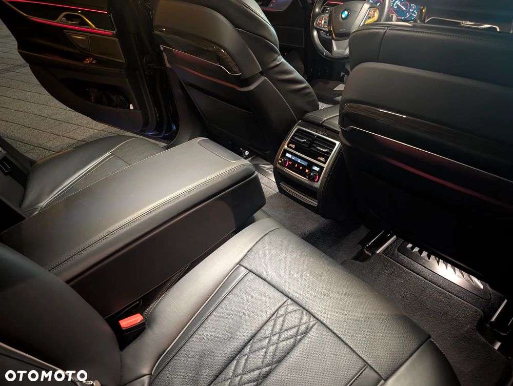 BMW Seria 7 750i xDrive - 10