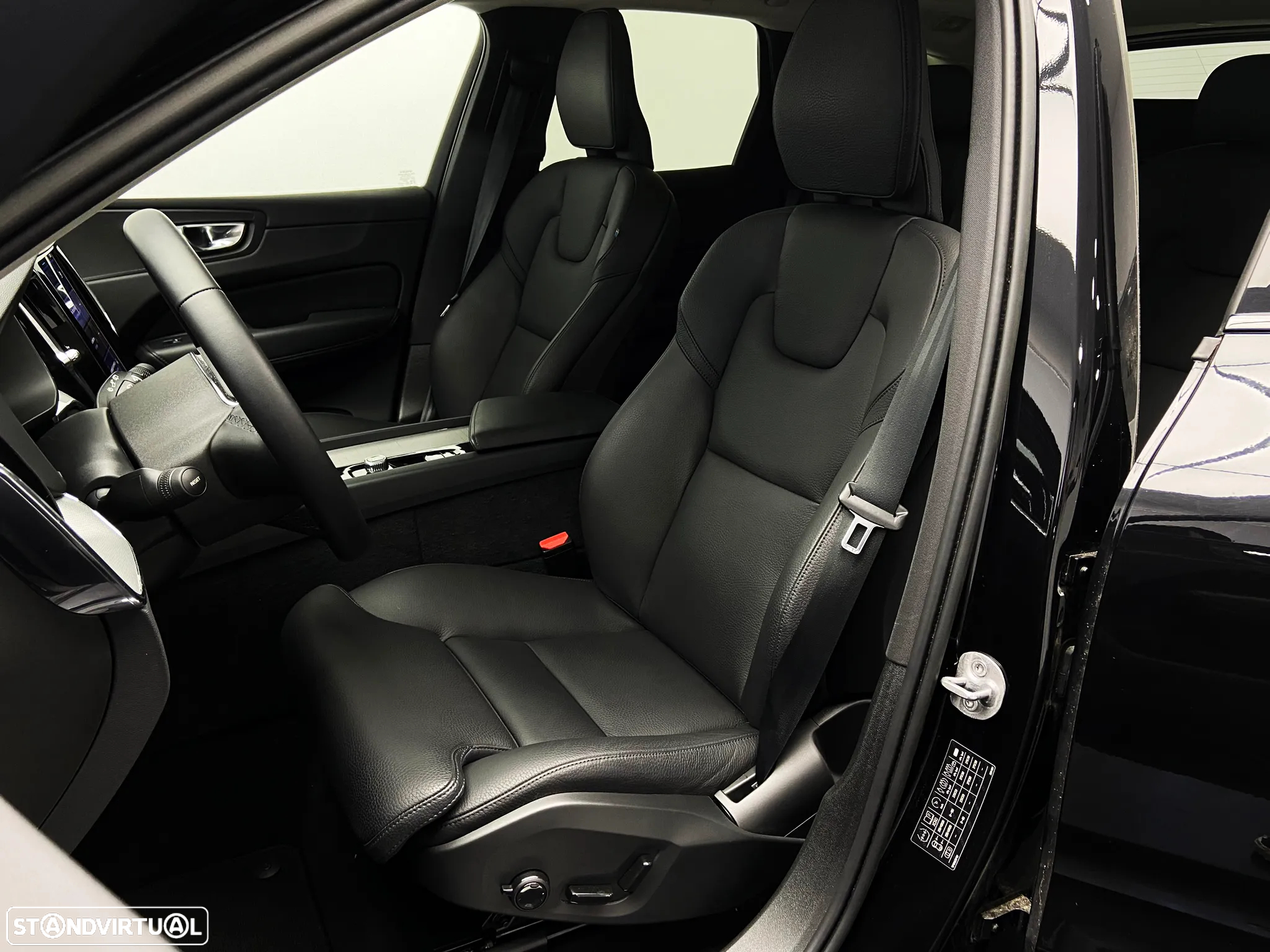 Volvo XC 60 2.0 T6 PHEV Plus Dark AWD - 8