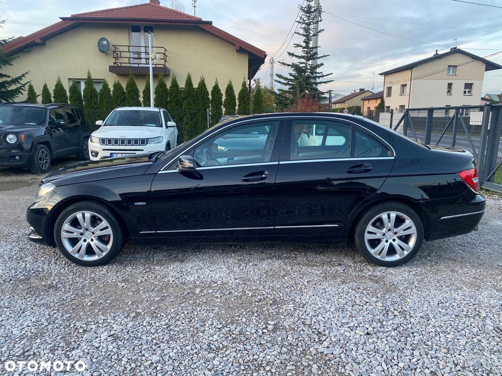 Mercedes-Benz Klasa C 180 CGI BlueEFFICIENCY Avantgarde - 14