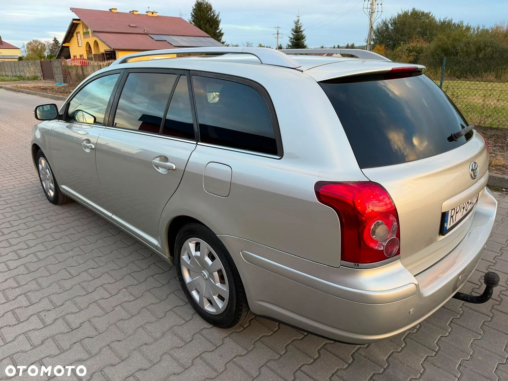 Toyota Avensis 2.0 D-4D Premium - 8