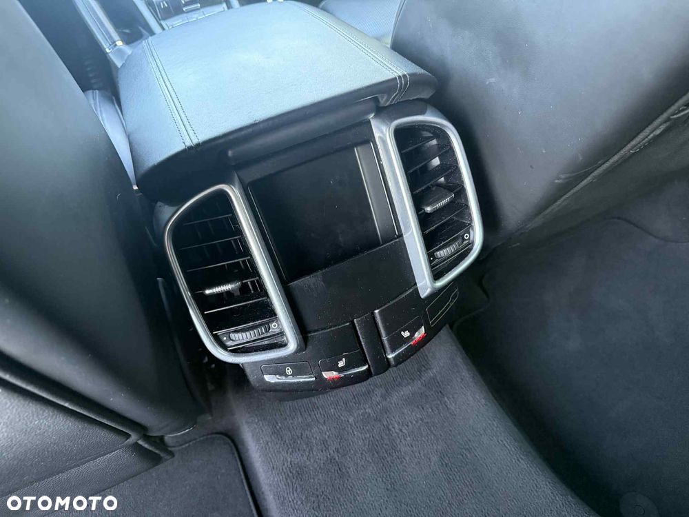 Porsche Cayenne - 17