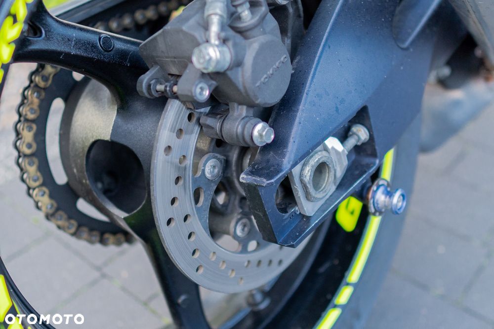 Suzuki GSX-R - 25