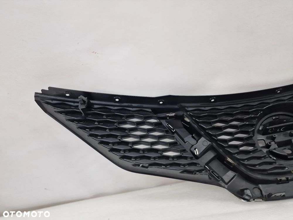 NISSAN QASHQAI J11 ATRAPA / GRILL PRZEDNI PRZÓD NA / POD KAMERĘ , NR 62310-4EA0D / 62310-4EM0D , NR AUKCJI GL265 - 13