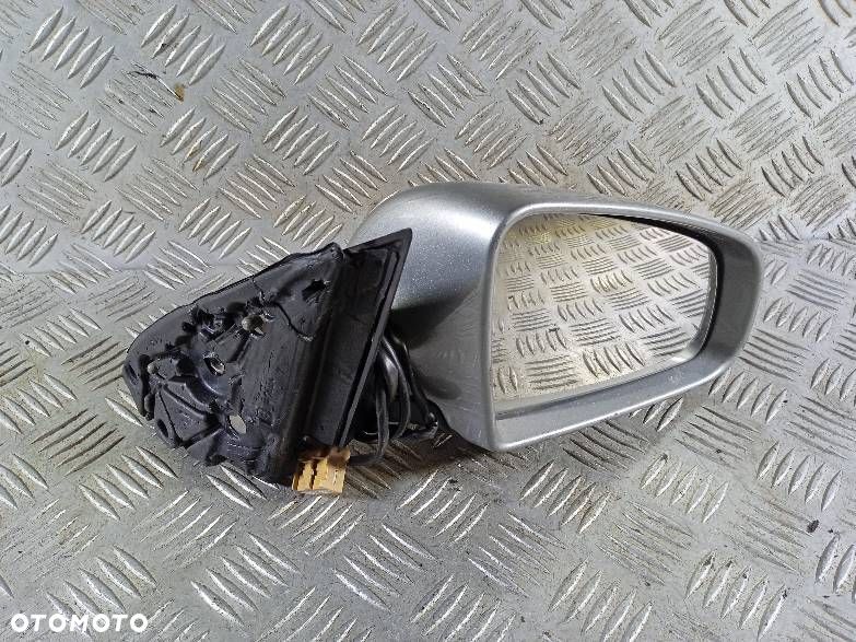 LUSTERKO PRAWE AUDI A4 B6 - 1