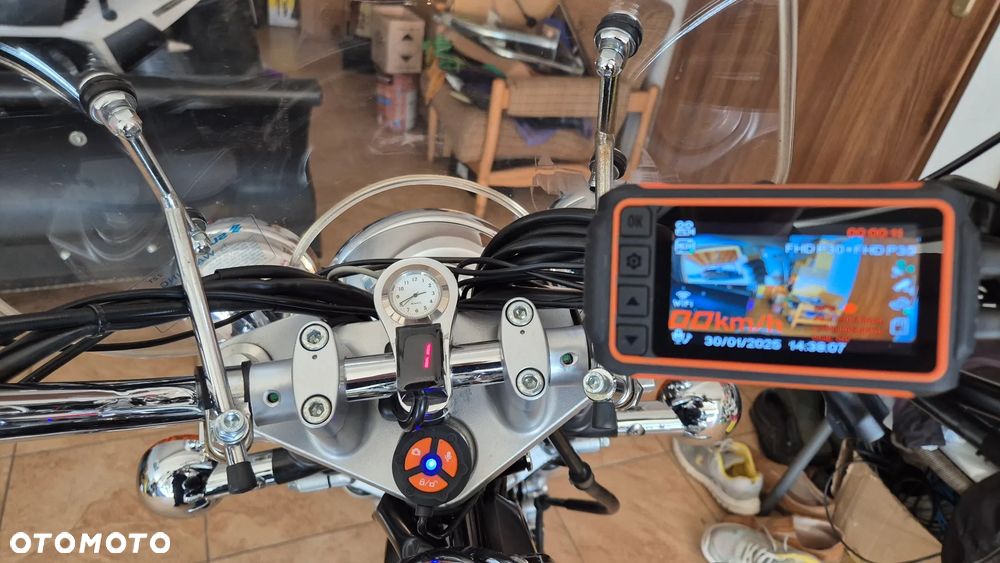 Suzuki Intruder - 10