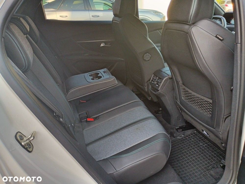 Peugeot 3008 1.2 PureTech Allure Pack S&S EAT8 - 17