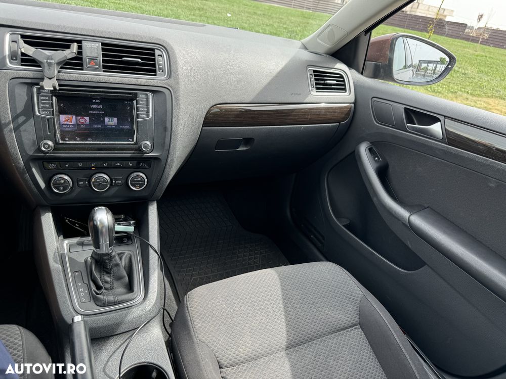 Volkswagen Jetta 2.0 TDI DSG Comfortline - 11