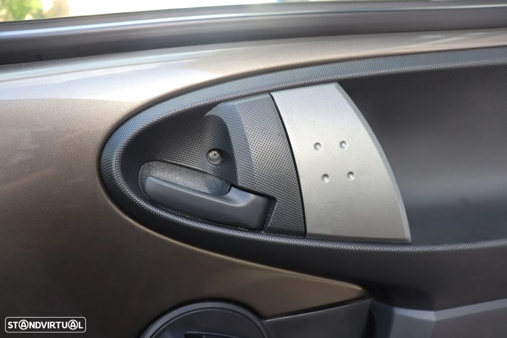 Toyota Aygo Connect - 12