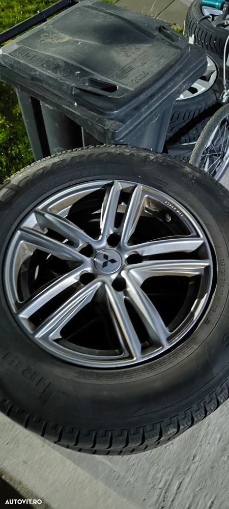 Mitsubishi Outlander - 10