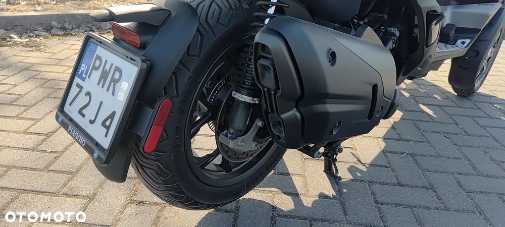 Piaggio MP-3 - 8