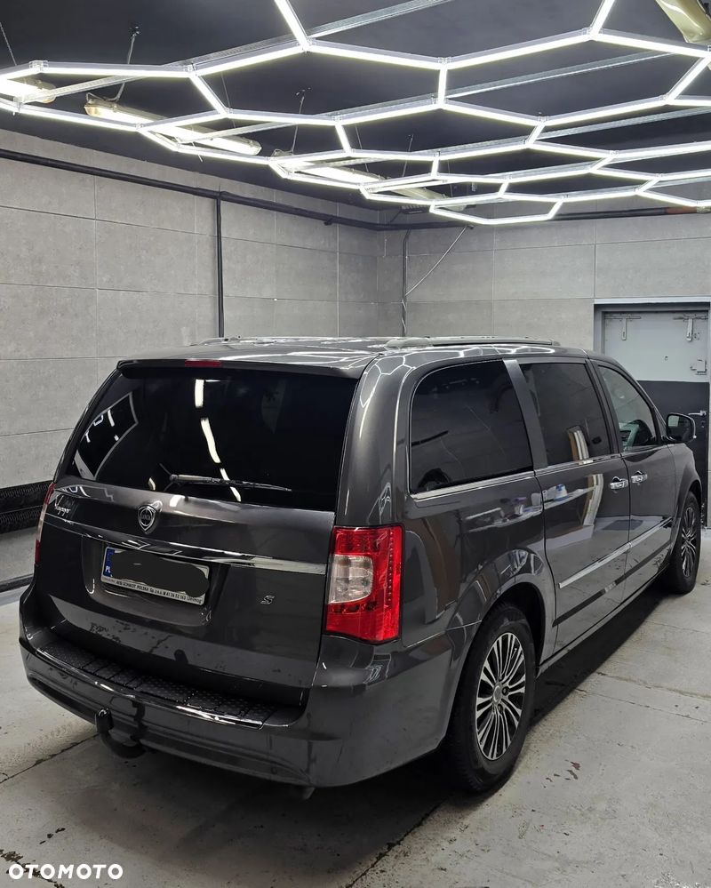 Lancia Voyager 2.8 Multijet 16v S - 10