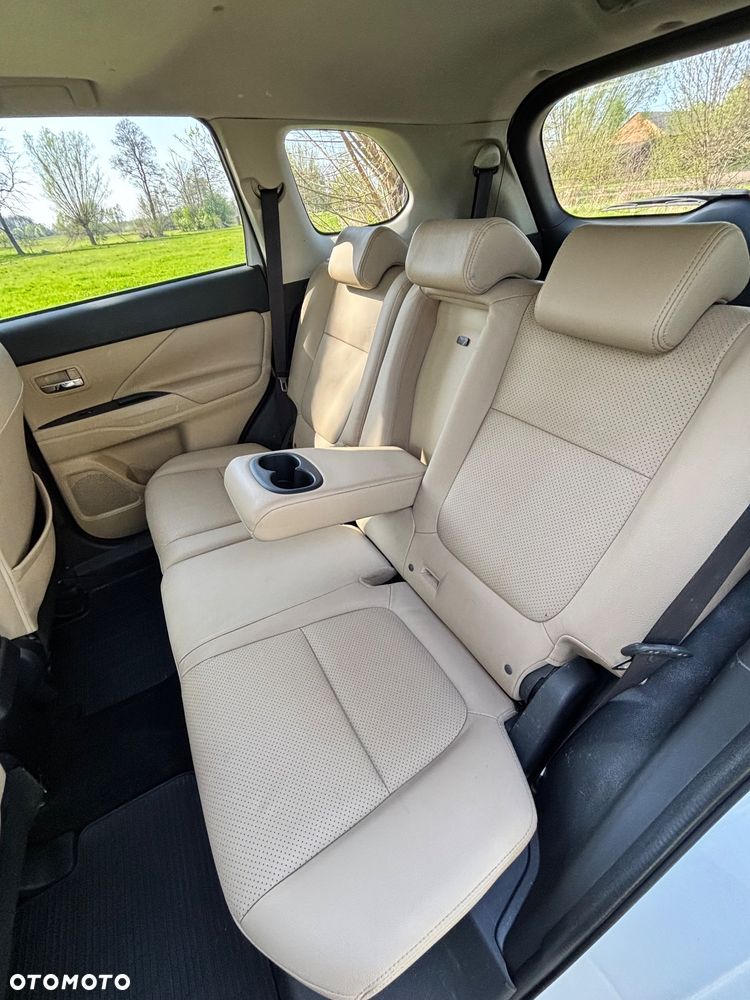 Mitsubishi Outlander 2.0 Instyle Navi 4WD CVT - 19
